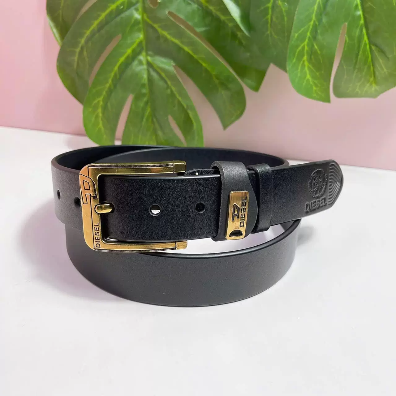 thắt lưng khắc t&ecirc;n B&igrave;nh T&acirc;n