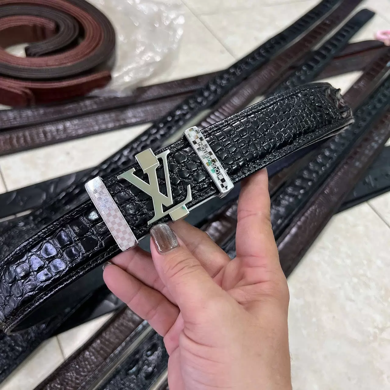 đồ da cá sấu Bình Tân